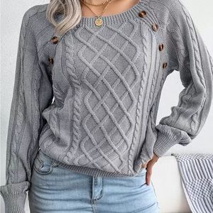 Gray knit sweater. Bin M Size Small